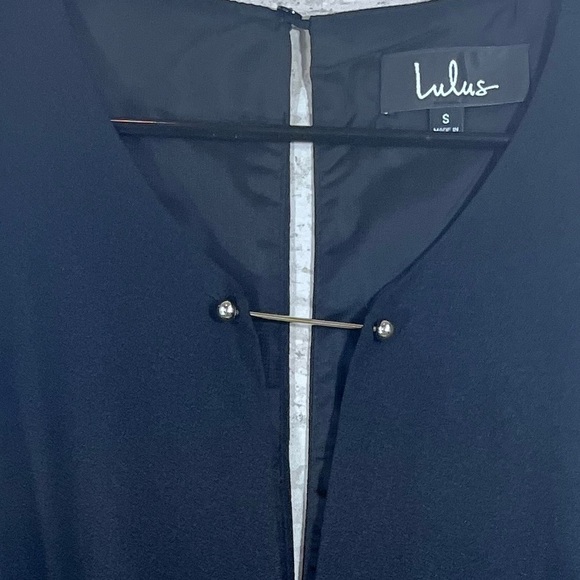 LULU'S Black Mini Sheath Shift Dress w/ Deep V Neck Gold Pin Closure Size Small - Picture 2 of 11